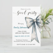 She did it Graduation invitation Photo Blue Bow Einladung (Stehend Vorderseite)