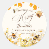 She found her honey Bee bridal shower Runder Aufkleber (Vorderseite)