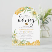She Found Her Honey Bee Themed Daisy Bridal Shower Einladung (Stehend Vorderseite)