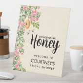 She Found Her Honey Bridal Shower Welcome Sign Sockelschild (In Situ)