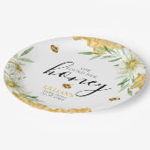 She Found Her Honey Daisy Floral Bee Bridal Shower Pappteller (Schrägansicht)