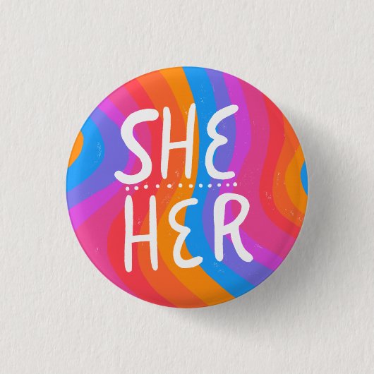 SHE/HER Pronouns farbenfrohe Handschrift Streifen Button (Vorderseite)