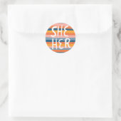 SHE/HER Pronouns Stripes Handschrift Blatt Runder Aufkleber (Tasche)