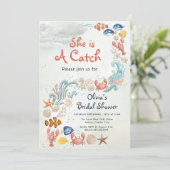 She is a Catch Coastal Lobester Bridal Shower Einladung (Stehend Vorderseite)