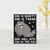 She Is Beauty She Is Trash She Will Bite You In Ra Karte (Gelbe Blume)