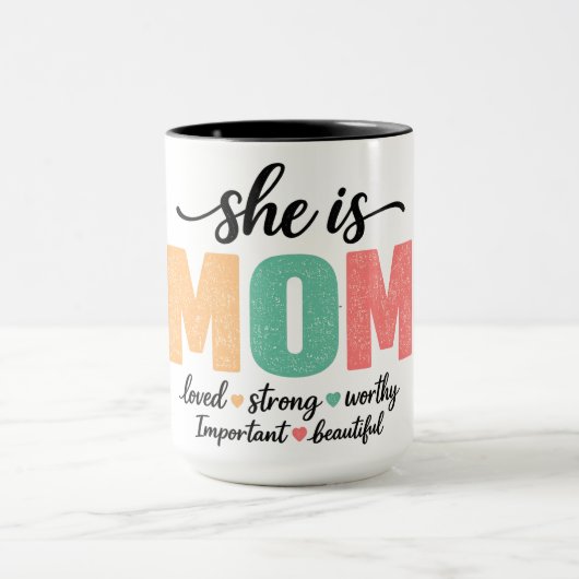 She Is Mom Mug Tasse (Zentrum)