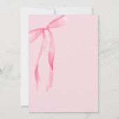 She is Tying the Knot Pink Bow Bridal Shower Einladung (Rückseite)