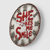 She Makes Me Smile Große Wanduhr (Winkel)