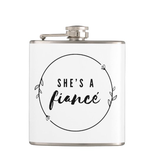 She’s a Fiancé Elegant Engagement Bride to Be Gift Flachmann (Vorderseite)