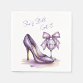 She’s Still Got It Purple High Heel Birthday Party Serviette (Vorderseite)