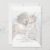 She Said Yes Modern Script Photo Engagement Einladung (Vorderseite)