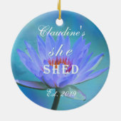 She Shed Shades of Blue Water Lily Christmas Keramik Ornament (Hinten)