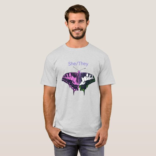 She/They Non-Binary Flag Swallowtail Butterfly T-Shirt (Vorne ganz)