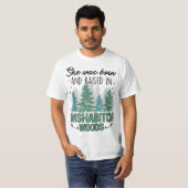 She was born and raised in wishabitch woods T-Shirt (Vorne ganz)