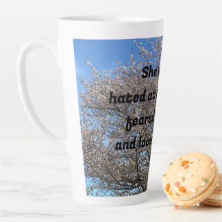"She was hated at tea parties . . ." Latte Mug Milchtasse