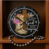 She Who Kneels Before God Design Runde Wanduhr
