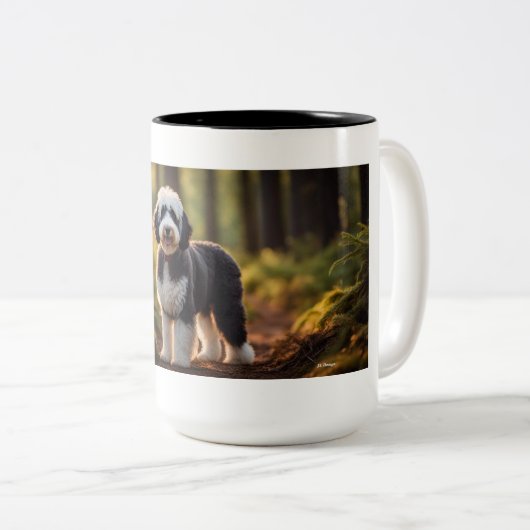Sheepadoodle in der waldreichen Tasse (VorderseiteRechts)