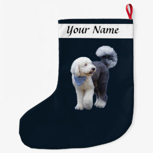 Sheepadoodle mit blauem karierten Schal Großer Weihnachtsstrumpf