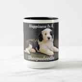 Sheepadoodod-Tasse Zweifarbige Tasse (Mittel)