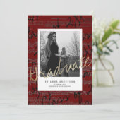 Sheet Music Burgundy Foto VIrtual Abschluss Einladung (Stehend Vorderseite)