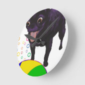 Sheila Mops - Ball-Liebe Runde Wanduhr (Winkel)