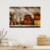 Shelf - Eine Sammlung seltsamer Gegenstände Poster (Küche)
