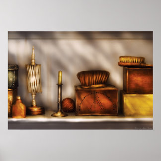 Shelf - Eine Sammlung seltsamer Gegenstände Poster