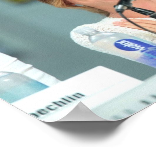 Shelley Hennig Comic Con Poster (Ecke)