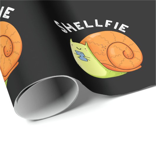 Shellfie Funny Snail Selfie Pun Dark BG Geschenkpapier (Rolleneckpunkt)
