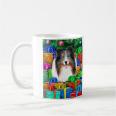 Sheltie Christmas Open Geschenke Blue Merle Kaffeetasse (Links)