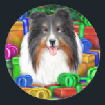 Sheltie Christmas Open Geschenke Tri Color Runder Aufkleber<br><div class="desc">Können wir sie JETZT öffnen? Kleiner Sheltie Pup kann nicht warten,  in seine (oder ihre) Geschenke zu reißen! Sicher ein Urlaubsfavorit! Weihnachtskunstwerk von Danes-R-Us ist in Sheltie Farben erhältlich: bi-schwarz,  bi-blau,  blau merle,  Einzel- und Dreifarben.</div>