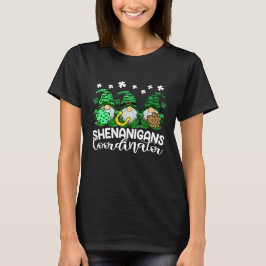 Shenanigans Coordinator Patricks Day Gnomes Green T-Shirt (Vorderseite)