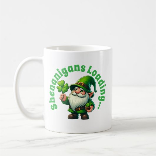 Shenanigans Loading Funny St. Patrick's Gnome Kaffeetasse (Links)