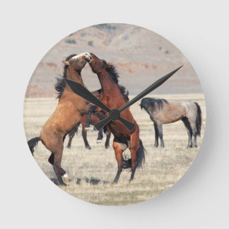 Shenanigans Runde Wanduhr