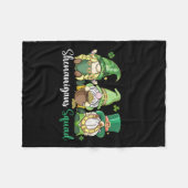 Shenanigans Squad Irish Gnomes Clover - St Patrick Fleecedecke (Vorderseite (Horizontal))
