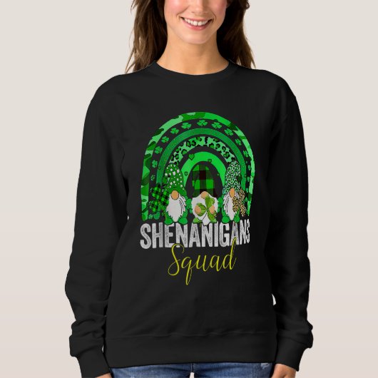 Shenanigans Squad Irish Gnomes Rainbow St Patrick' Sweatshirt (Vorderseite)