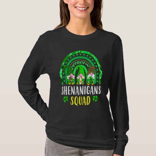 Shenanigans Squad Irish Gnomes Rainbow St Patrick' T-Shirt (Vorderseite)
