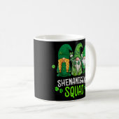 Shenanigans Squad St Patricks Day Gnomes Green Pro Kaffeetasse (VorderseiteRechts)
