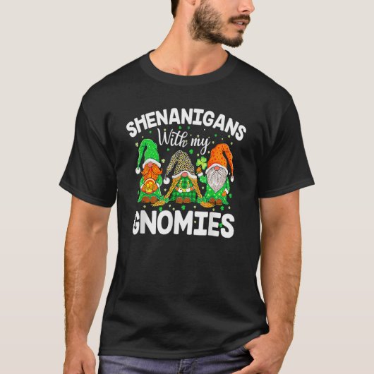 Shenanigans With My Gnomies St Patrick's Day Gnome T-Shirt (Vorderseite)