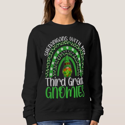 Shenanigans With My Third Grade Gnomies St Patrick Sweatshirt (Vorderseite)