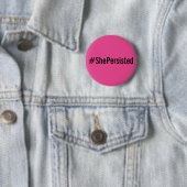 #ShePersisted, fett schwarzer Text auf heiß rosa T Button (Beispiel)