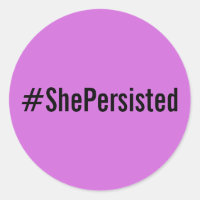 #ShePersisted, schwarzer Text auf Lavendelaufklebe