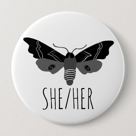 SHER/HER Pronouns Handgezogenes Moth Insect Button (Vorderseite)
