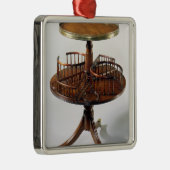 Sheraton zweistufiger stummer Kellner Ornament Aus Metall (Rechts)