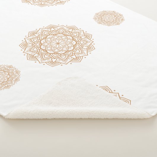 Sherpa Blanket with Mandala Patterns in Soft Brown Sherpadecke (3/4)