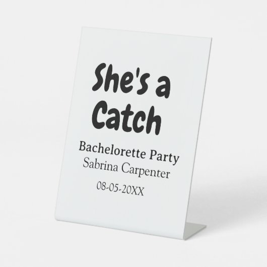 She's a catch bachelorette party name date simple  sockelschild (Vorderseite)