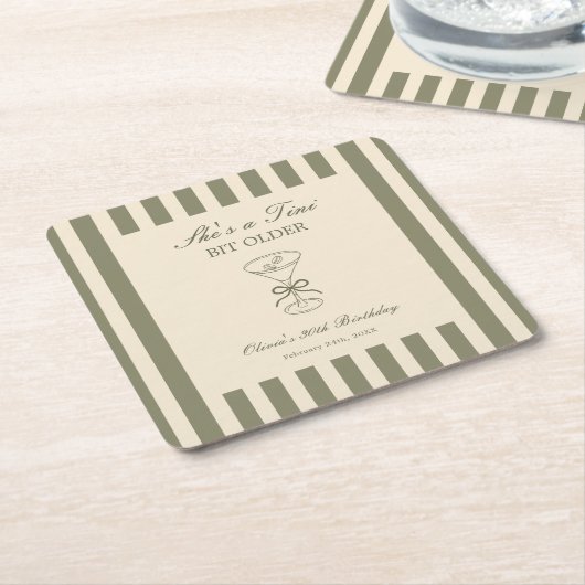 She's A Tini Bit Older Coffee Martini Birthday Rechteckiger Pappuntersetzer (angewinkelt)