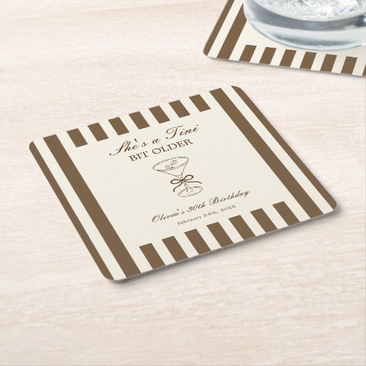 She's A Tini Bit Older Coffee Martini Birthday Rechteckiger Pappuntersetzer (angewinkelt)