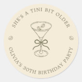 She's A Tini Bit Older Coffee Martini Birthday Runder Aufkleber (Vorderseite)