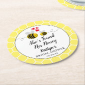 She's Found Her Honey Modern Bee Bridal Shower Runder Pappuntersetzer (Angewinkelt)